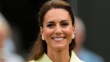 Le modifiche geniali del vestito di Kate Middleton per nascondere il port dellchemio