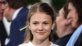 Princess estelle sorride nel  ritratto per il suo tredicesimo compleanno