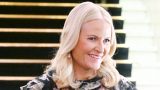 Crown princess mette-marit torna a farsi vedere dopo l’aggiornamento sulla salute